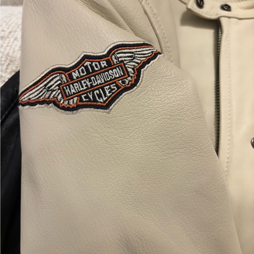 Harley-Davidson Women's Beige Leather Jacket with Eagle Design size medium - Picture 6 of 9